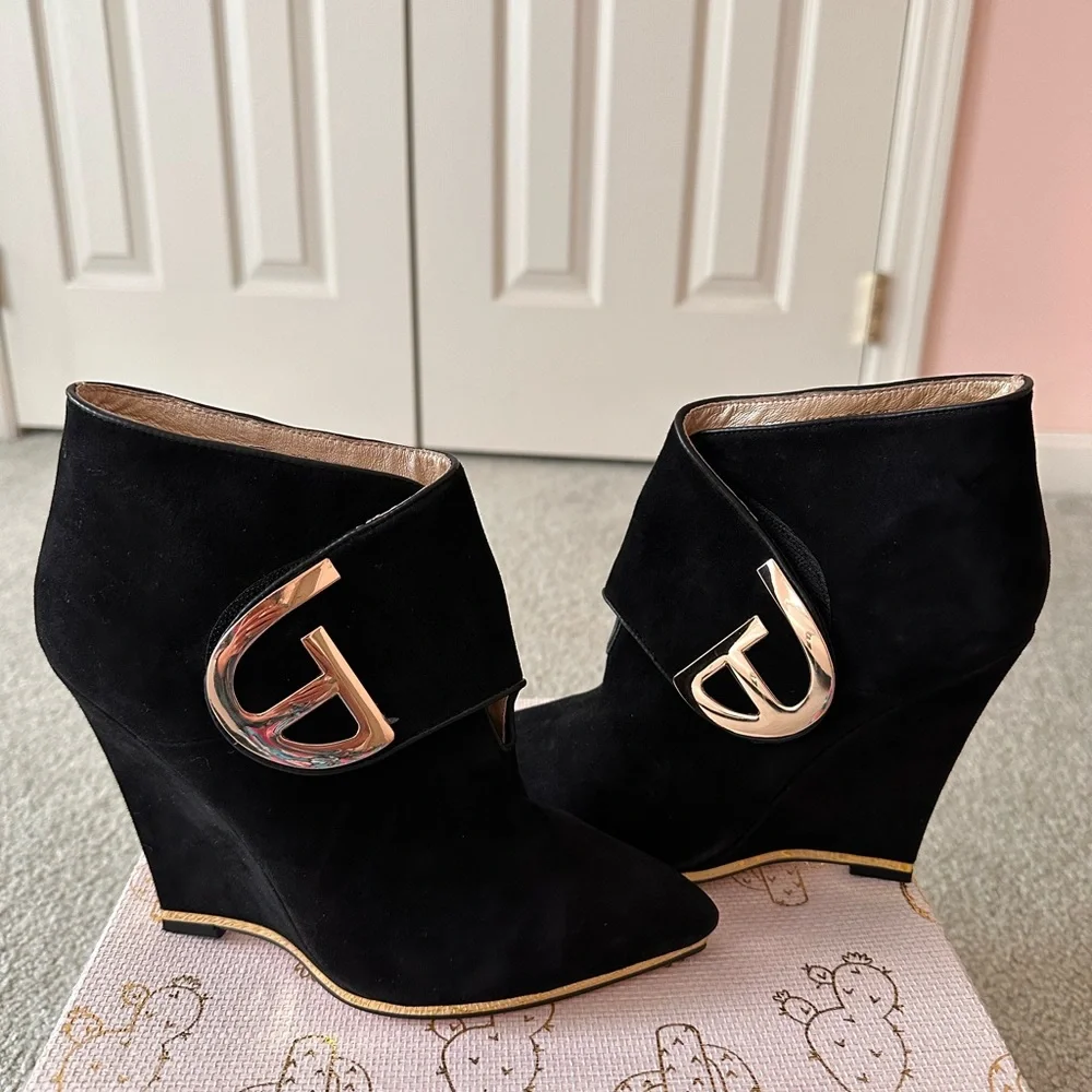 Natural suede ankle boots